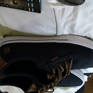 Men's casual shoes
